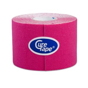 Rollo de cinta curetape rosa 5 cm x 5 m desenrollado parcialmente sobre fondo blanco.
