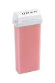 Cera depilatoria tibia rosa en formato roll-on para pieles sensibles sobre fondo claro. 